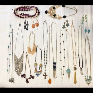 Large Bundle of Women’s Jewelry